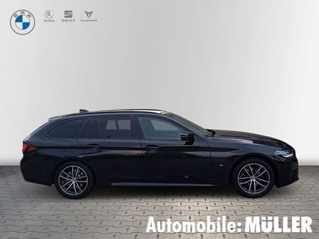 Gebraucht BMW 520 M Sport 190 PS (139 kW) 2022 Black sapphire metallic Kombi