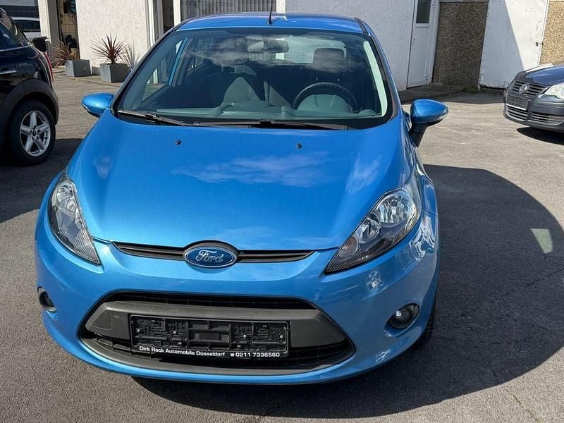 Gebraucht Ford Fiesta Trend 82 PS (60 kW) 2009 Blau Kleinwagen