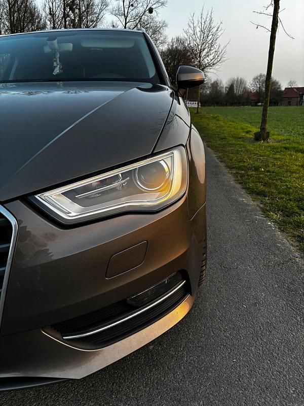 Gebraucht Audi A3 Sportback 150 PS (110 kW) 2016 Grau Kleinwagen