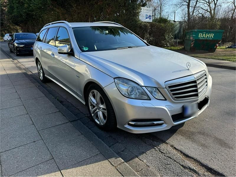 Gebraucht Mercedes E220 Avantgarde 170 PS (125 kW) 2011 Silber Kombi