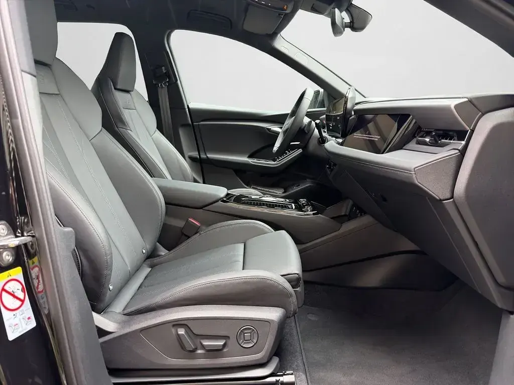 Gebraucht Audi Q6 e-tron Ambiente 285 kW (388 PS) 2025 Mythosschwarz metallic SUV