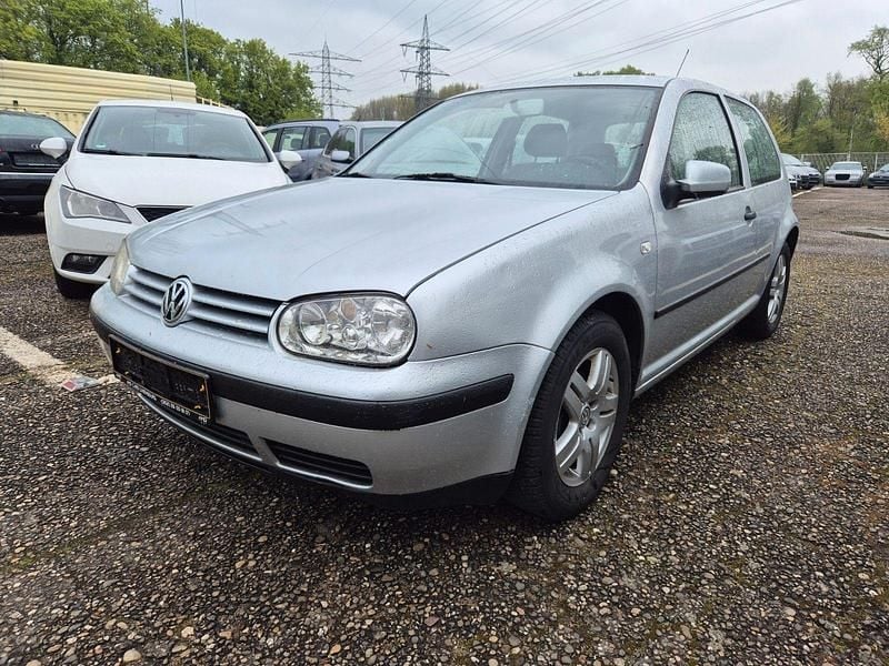 Second-hand VW Golf IV 116 CP (85 kW) 2001 Gri Berlinǎ