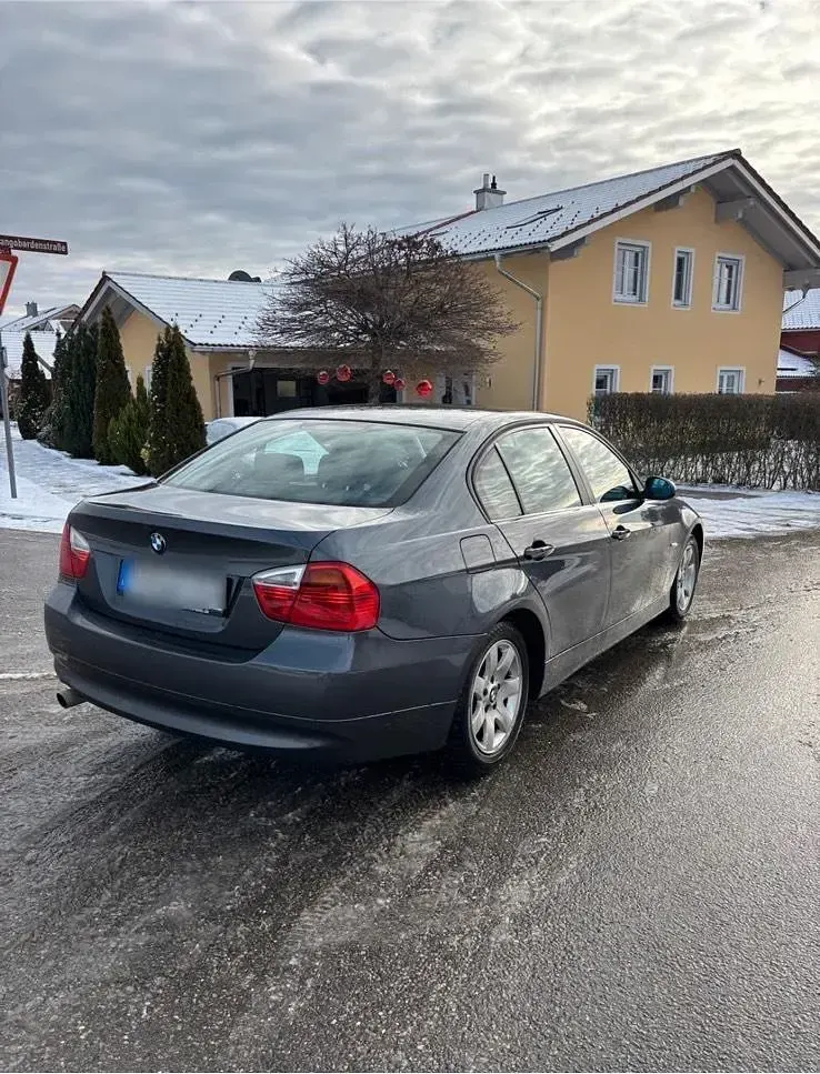 Gebraucht BMW 318 129 PS (94 kW) 2006 Grau Limousine