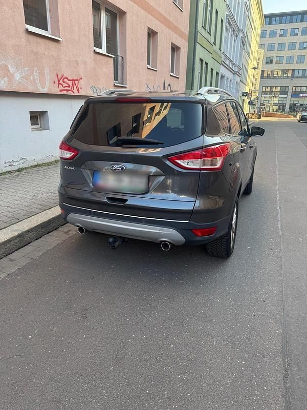 Gebraucht Ford Kuga 150 PS (110 kW) 2015 Grau SUV