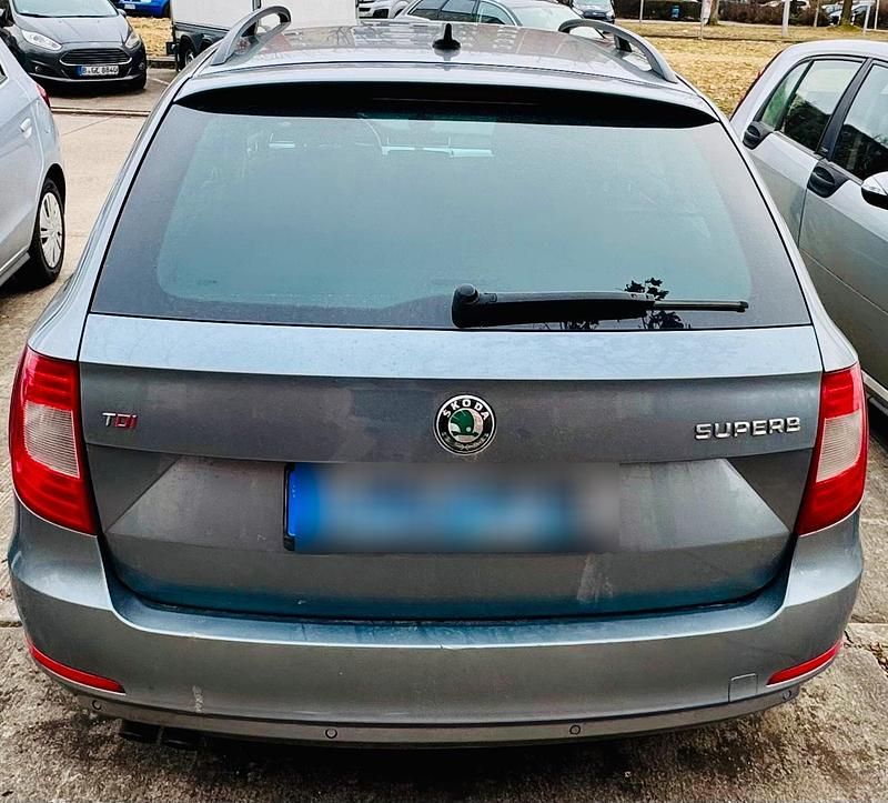 Gebraucht Skoda Superb 170 PS (125 kW) 2013 Andere farben Kombi