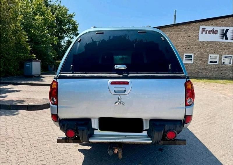Gebraucht Mitsubishi L200 136 PS (100 kW) 2008 Grau Abholung