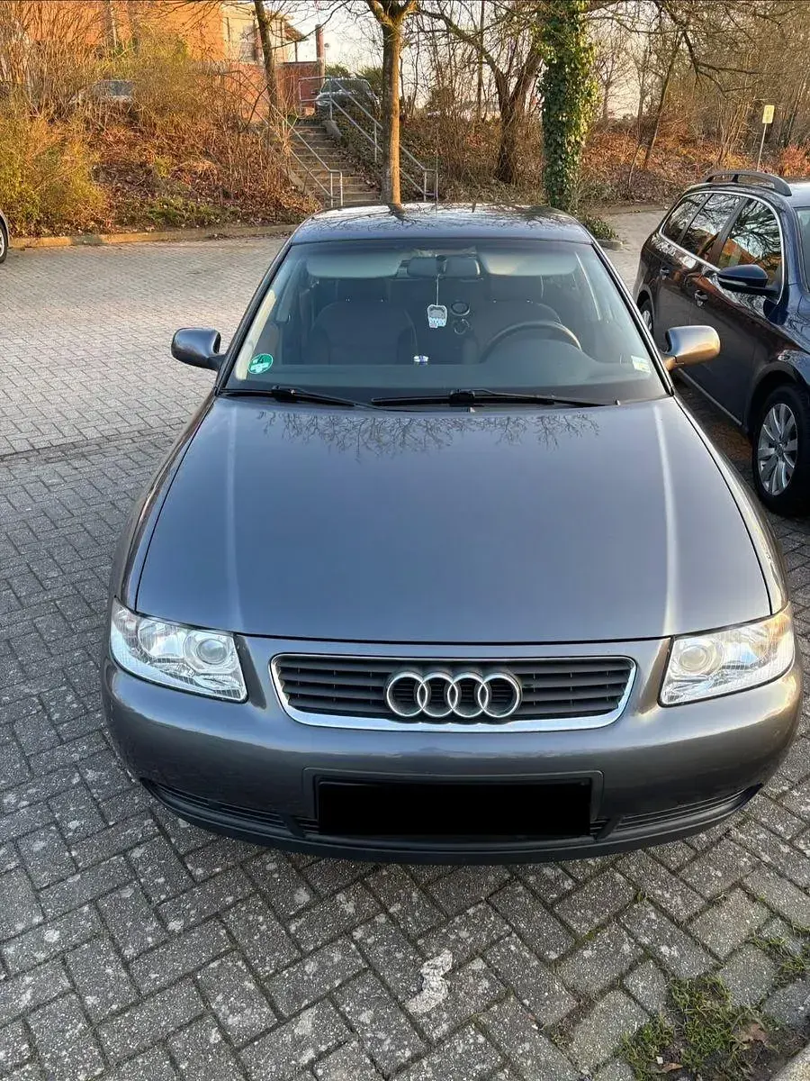 Używany Audi A3 Attraction 102 KM (75 kW) 2002 Szary Hatchback