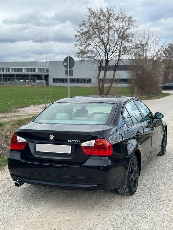 Gebraucht BMW 320 150 PS (110 kW) 2005 Schwarz Limousine