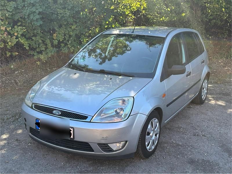 Silber Gebraucht 2003 Ford Fiesta Kleinwagen | 1.399 € (Fairer Preis) - Bild 1/4