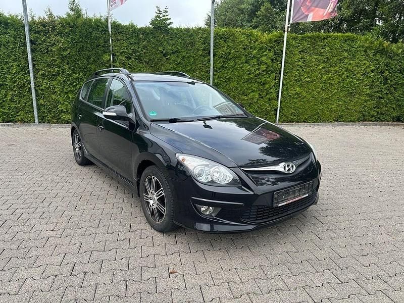 Schwarz Gebraucht 2012 Hyundai i30 Classic Kombi | 2.990 € (Superpreis) - Bild 1/4