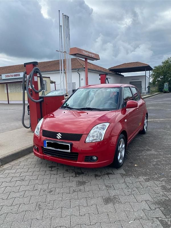 Rot Gebraucht 2006 Suzuki Swift Limousine | 1.300 € (Superpreis) - Bild 1/4