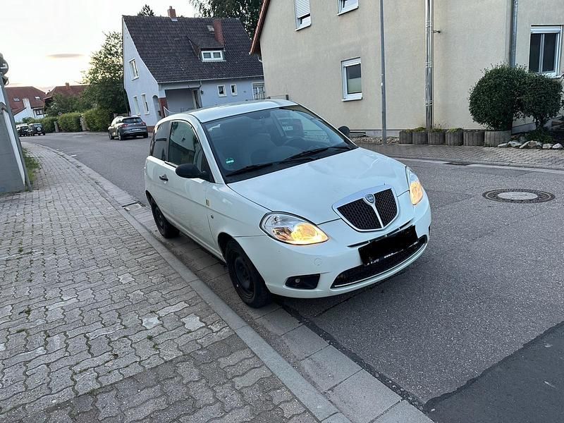 Gebraucht Lancia Ypsilon 60 PS (44 kW) 2010 Weiß Kleinwagen