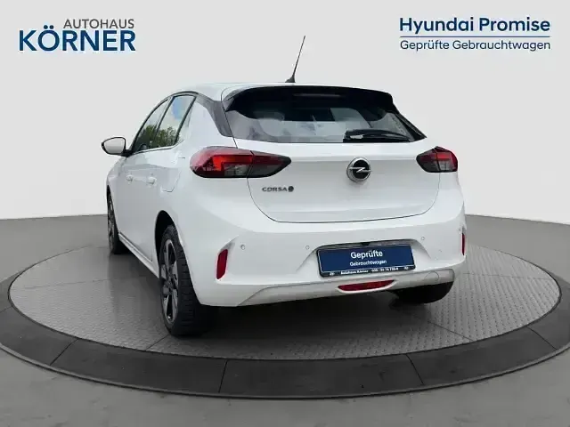 Usata Opel Corsa-e Elegance 100 kW (136 CV) 2022 Bianco Utilitaria