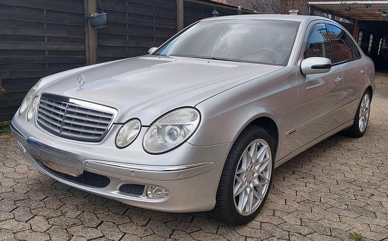 Gebraucht Mercedes E240 Elegance 177 PS (130 kW) 2002 Silber Limousine