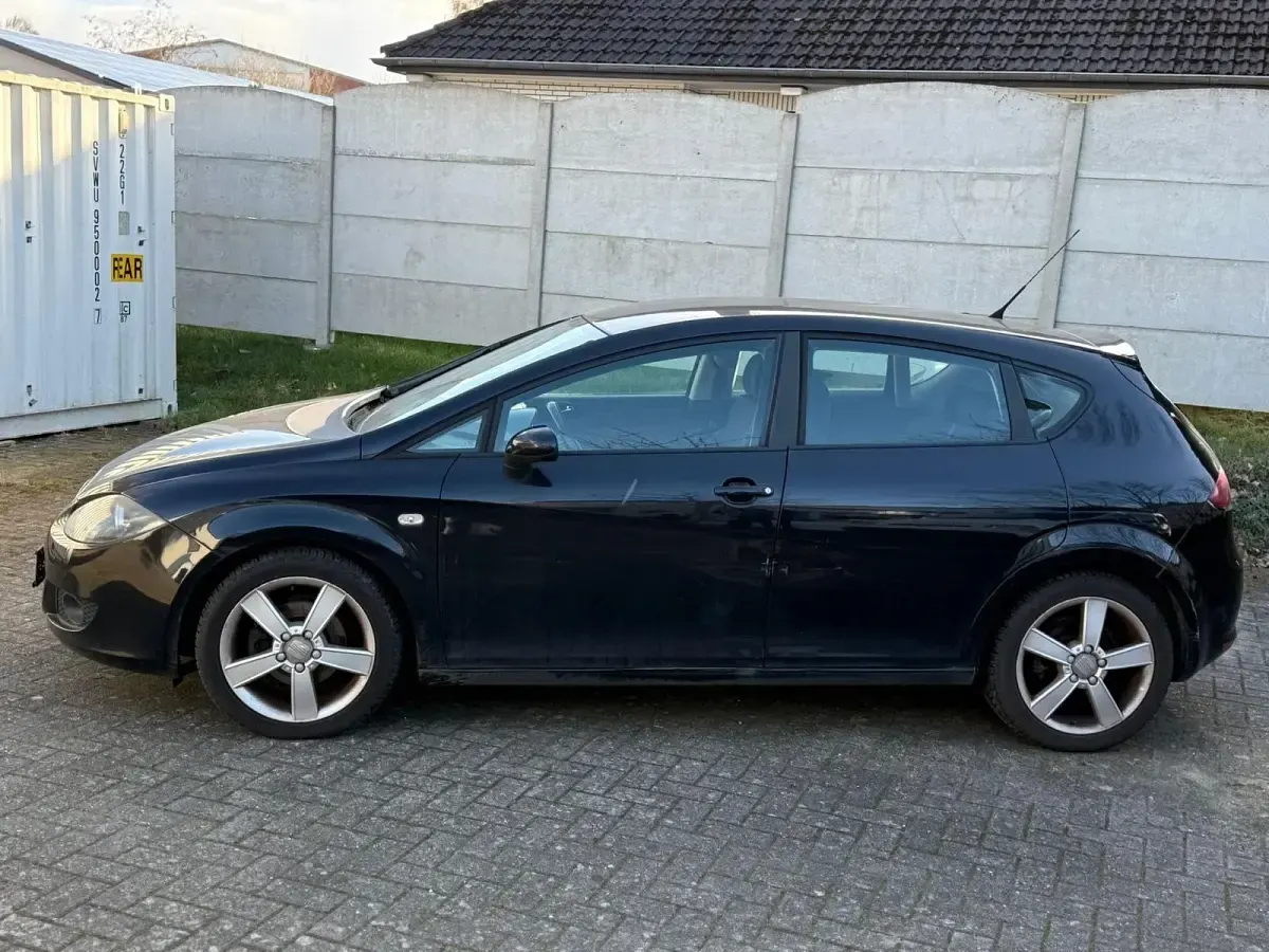 Second-hand Seat Leon 102 CP (75 kW) 2007 Negru Hatchback