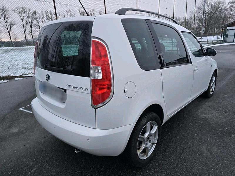 Weiß Gebraucht 2013 Skoda Roomster Van / Kleinbus | 3.750 € (Fairer Preis) - Bild 1/4