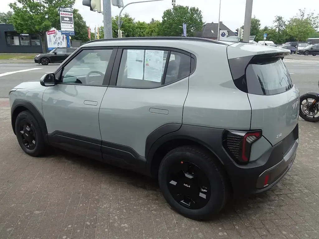 Neu Kia EV2 Air 108 kW (147 PS) 2026 Grau SUV