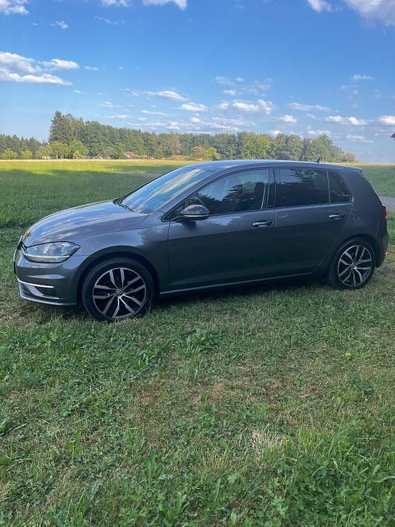 Grau Gebraucht 2019 VW Golf VII IQ Drive Limousine | 15.699 € (Etwas zu teuer) - Bild 1/4