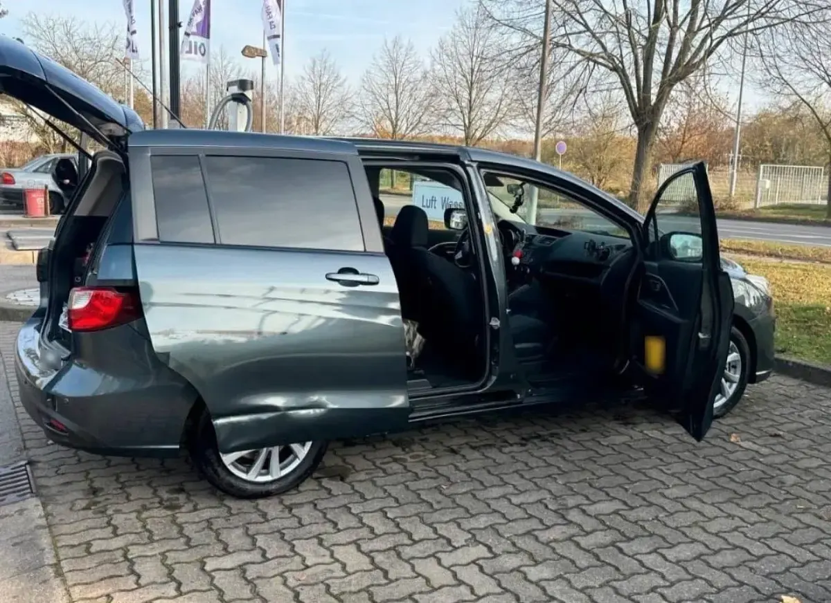 Second-hand Mazda 5 150 CP (110 kW) 2011 Andere farben Monovolum