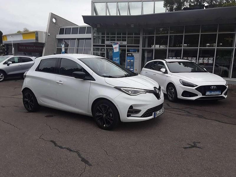 Arktis weiß Gebraucht 2023 Renault Zoe Iconic Kleinwagen | 19.995 € (Etwas zu teuer) - Bild 1/4