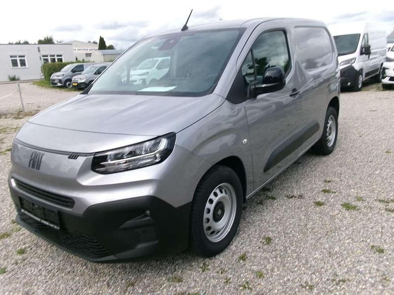 Neu Fiat Doblò 110 PS (80 kW) 2025 Grau Van / Kleinbus