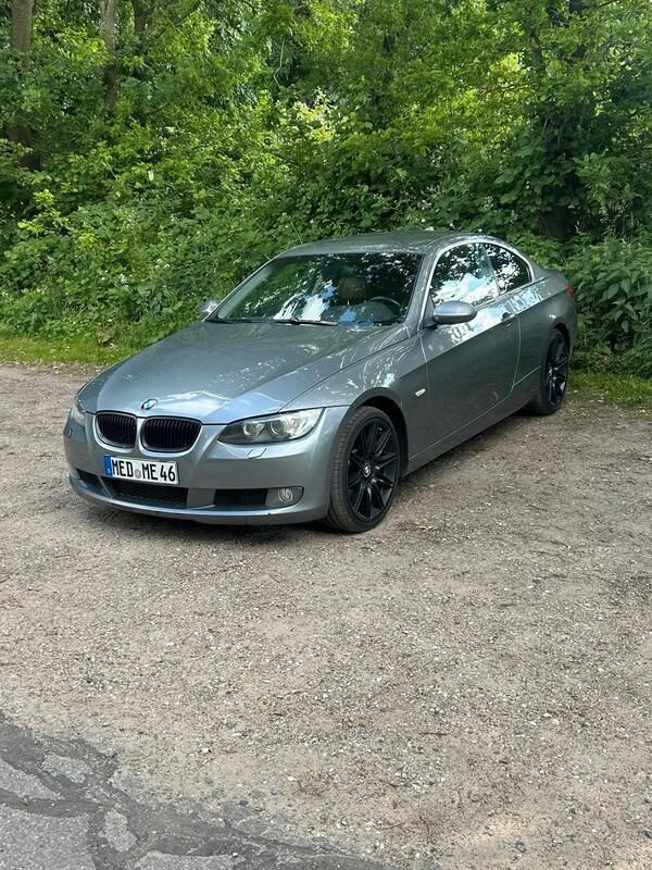 Silber Gebraucht 2008 BMW 330 Coupé | 9.600 € (Fairer Preis) - Bild 1/4