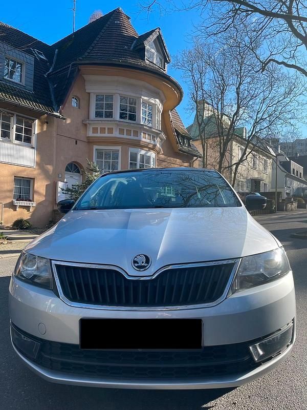 Gebraucht Skoda Rapid 105 PS (77 kW) 2014 Silber Kleinwagen