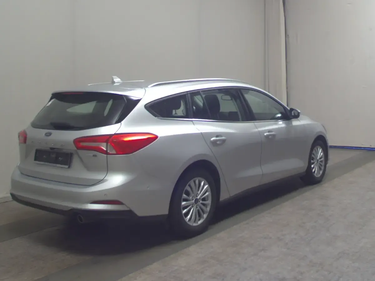 Gebraucht Ford Focus Titanium 125 PS (91 kW) 2021 Silber Kombi