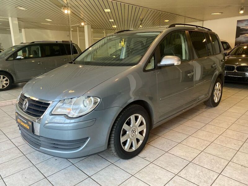 Grau Gebraucht 2007 VW Touran Trendline Van / Kleinbus | 5.950 € (Teuer) - Bild 1/4