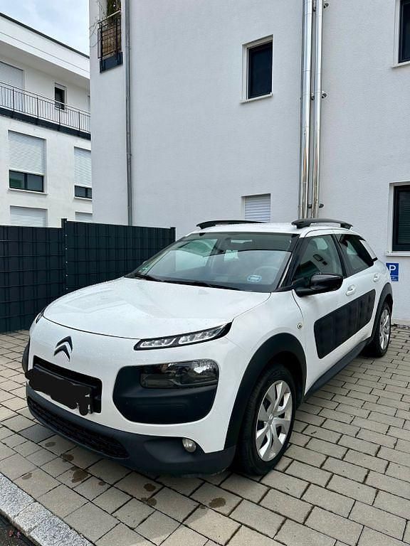 Weiß Gebraucht 2016 Citroën C4 Cactus PureTech Kleinwagen | 5.900 € (Guter Preis) - Bild 1/4