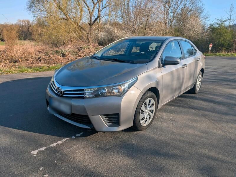 Braun Gebraucht 2014 Toyota Corolla Limousine | 8.500 € - Bild 1/4