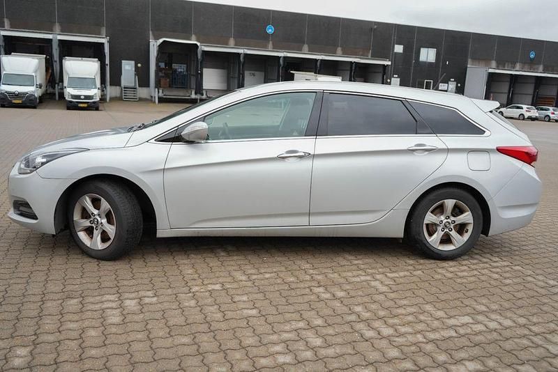 Gebraucht Hyundai i40 Style 141 PS (103 kW) 2016 Grau Kombi