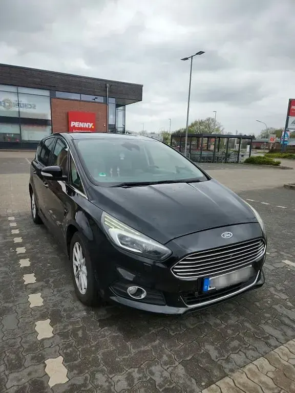 Używany Ford S-MAX Titanium 179 KM (131 kW) 2016 Czarny Minivan