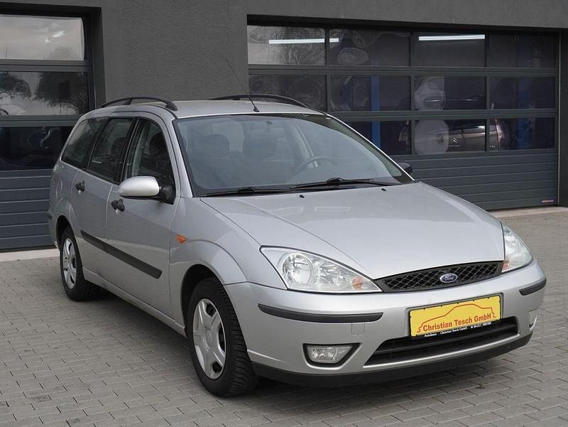 Gebraucht Ford Focus Ambiente 101 PS (74 kW) 2004 Silber Limousine