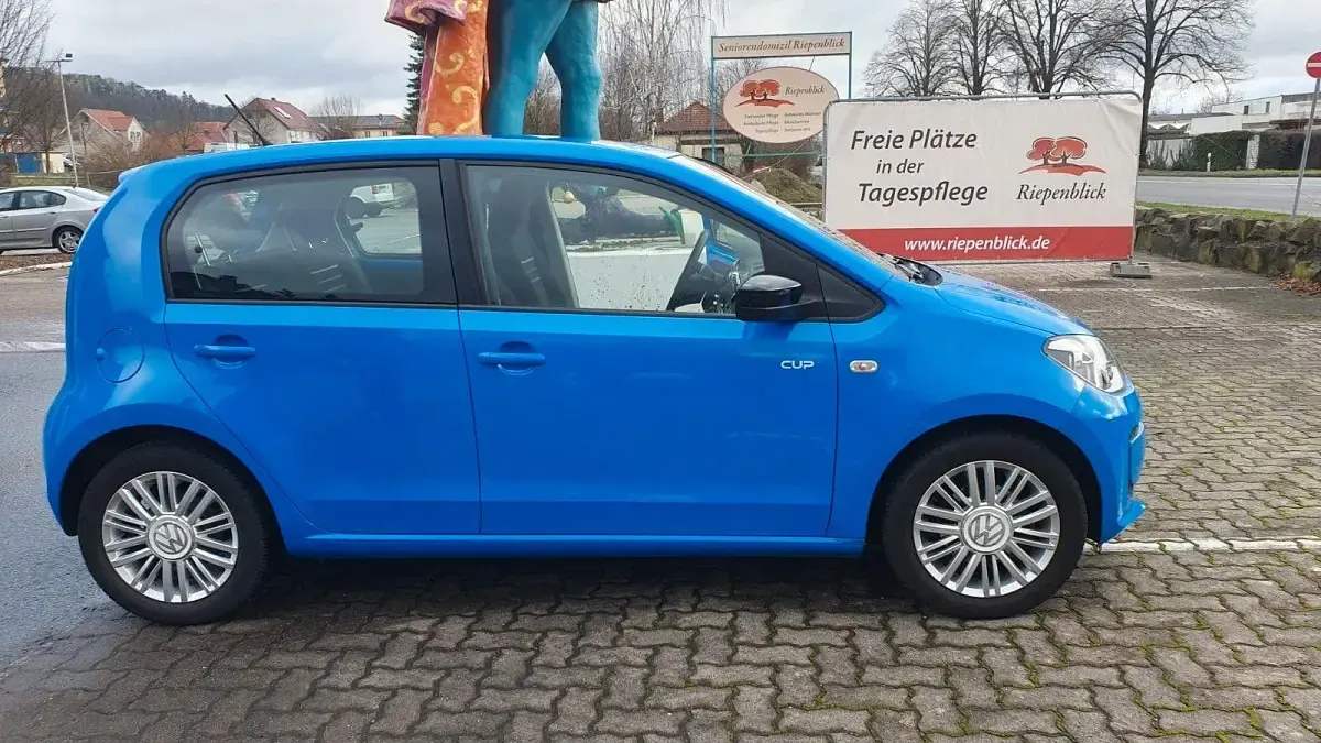 Używany VW up! Cup 60 KM (44 kW) 2014 Niebieski Hatchback