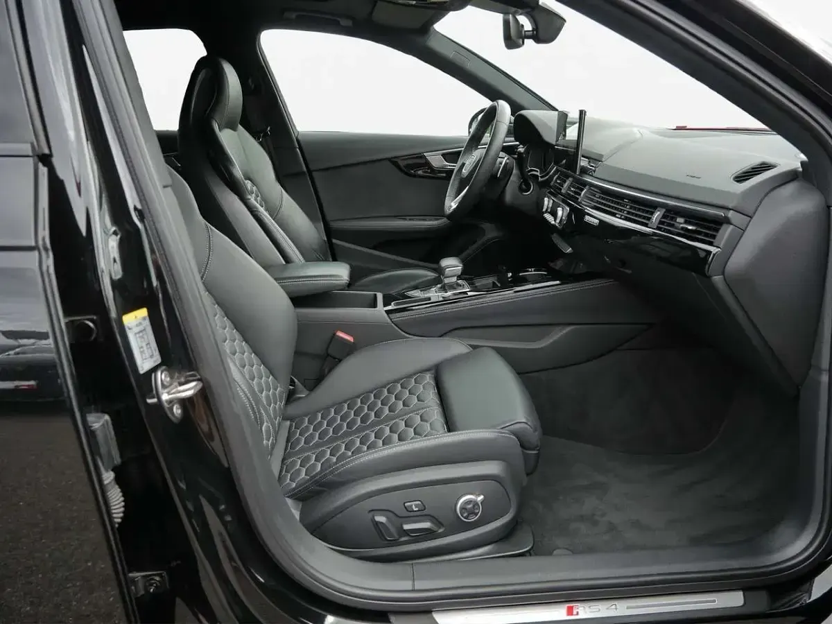 Gebraucht Audi RS4 Design 450 PS (330 kW) 2023 Mythosschwarz metallic Kombi