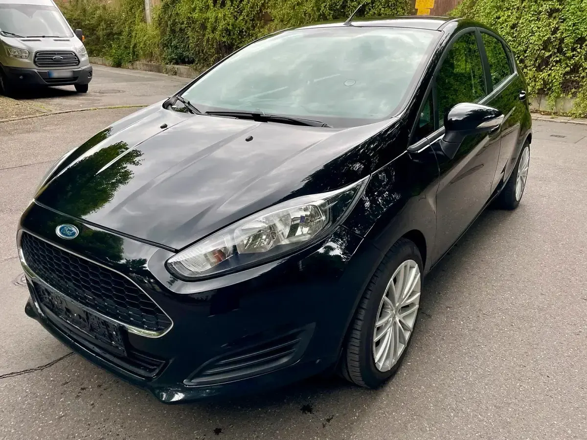 Gebraucht Ford Fiesta 95 PS (69 kW) 2016 Schwarz Kleinwagen