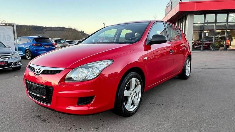 Rot Gebraucht 2009 Hyundai i30 Edition+ Limousine | 3.900 € (Etwas zu teuer) - Bild 1/4