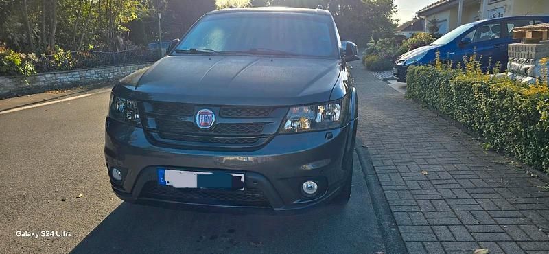 Grau Gebraucht 2016 Fiat Freemont SUV | 11.500 € (Fairer Preis) - Bild 1/4