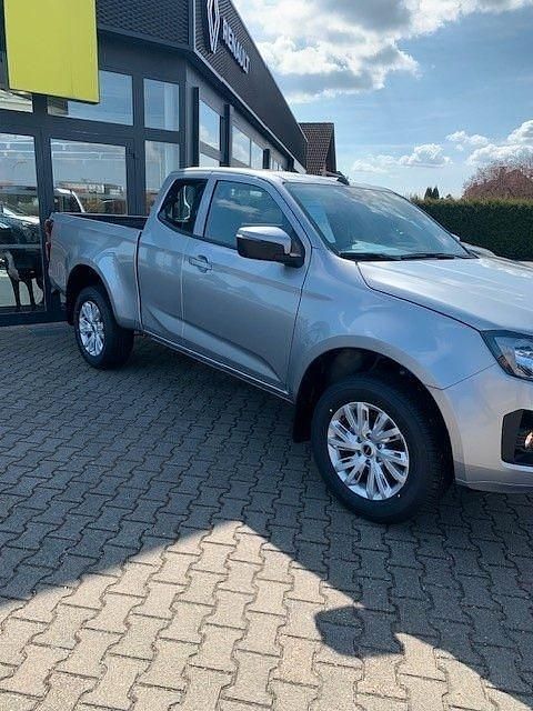 Neu Isuzu D-Max 163 PS (119 kW) 2026 Silber Pickup