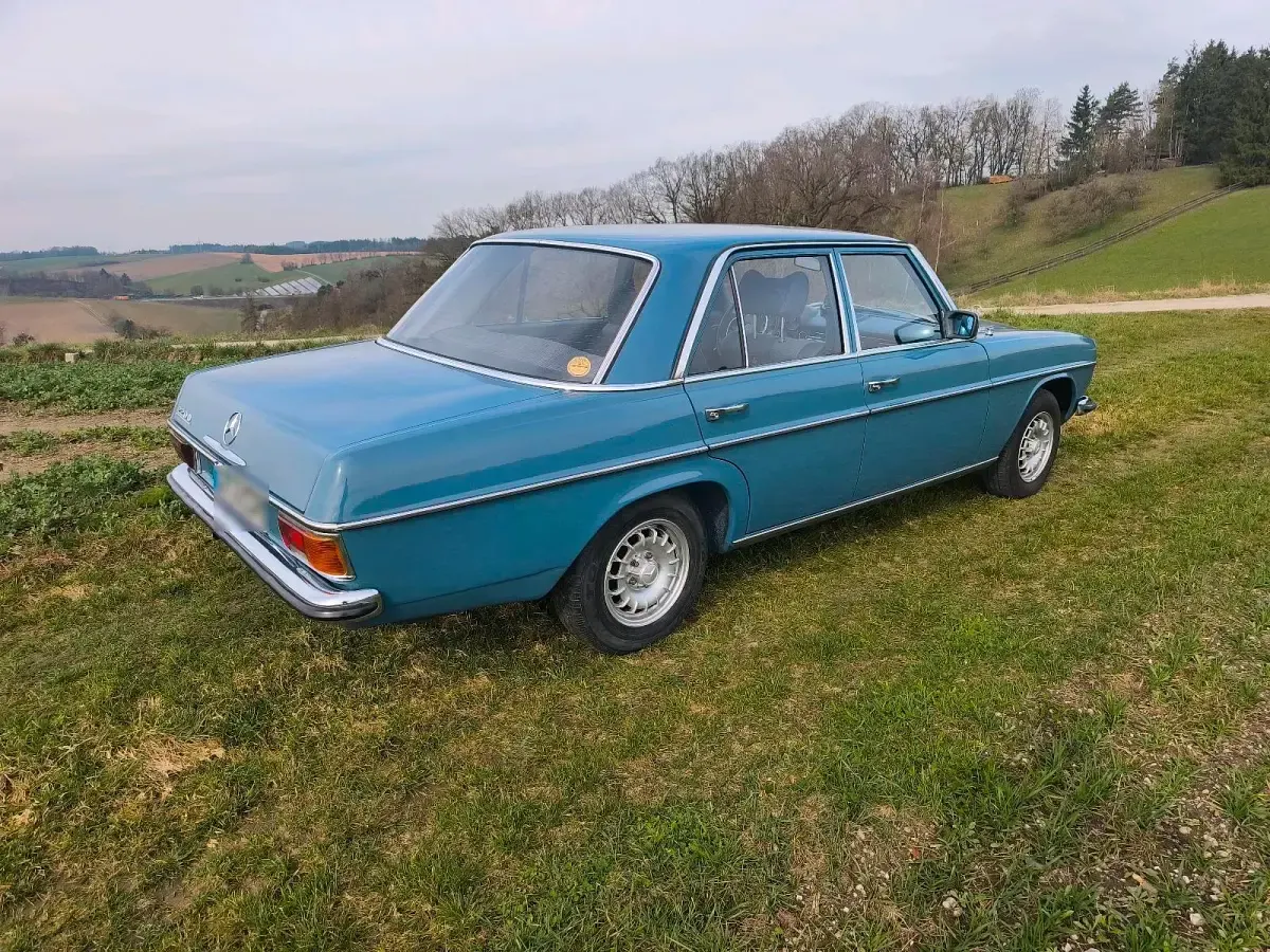 Gebraucht Mercedes 220 60 PS (44 kW) 1976 Blau Limousine