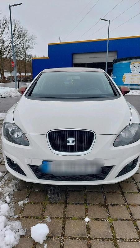 Weiß Gebraucht 2012 Seat Leon Kleinwagen | 3.400 € - Bild 1/4