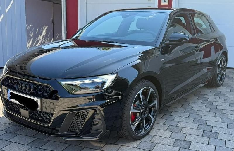 Schwarz Gebraucht 2025 Audi A1 Ambiente Kleinwagen | 35.999 € (Teuer) - Bild 1/4