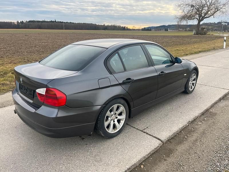 Gebraucht BMW 320 150 PS (110 kW) 2005 Grau Limousine
