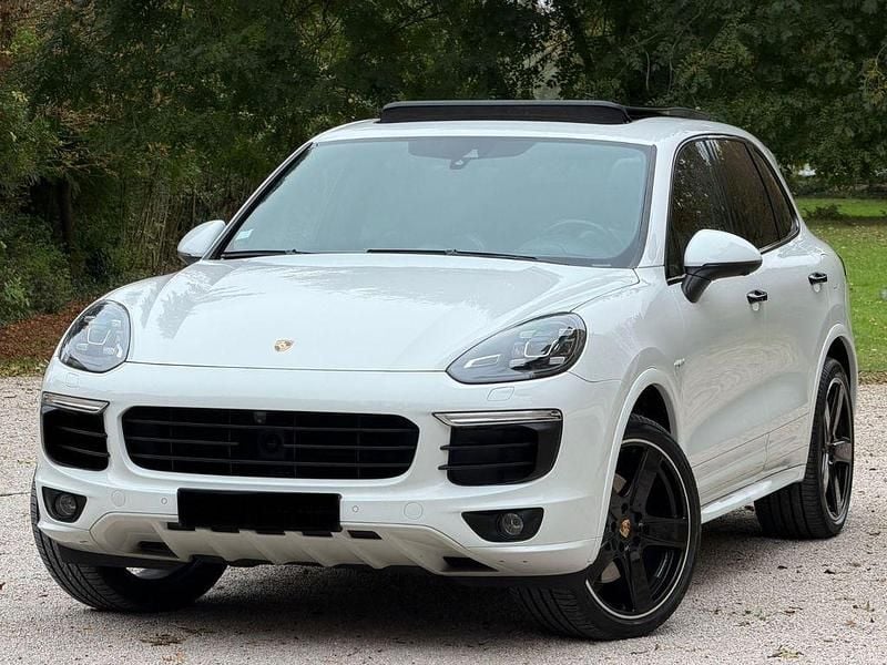 Weiß Gebraucht 2017 Porsche Cayenne S E-Hybrid Platinum Edition SUV | 28.490 € (Fairer Preis) - Bild 1/4
