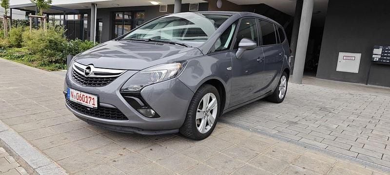 Grau Gebraucht 2016 Opel Zafira Tourer Edition Van / Kleinbus | 7.000 € (Superpreis) - Bild 1/4