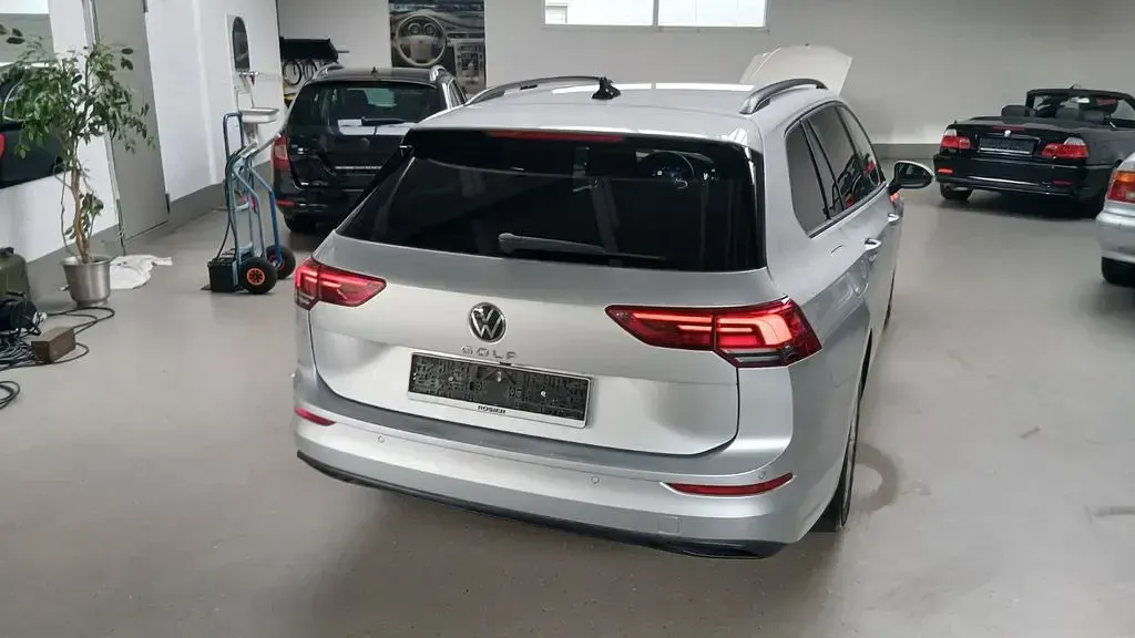 Gebraucht VW Golf VIII Life 110 PS (80 kW) 2024 Silber Kombi
