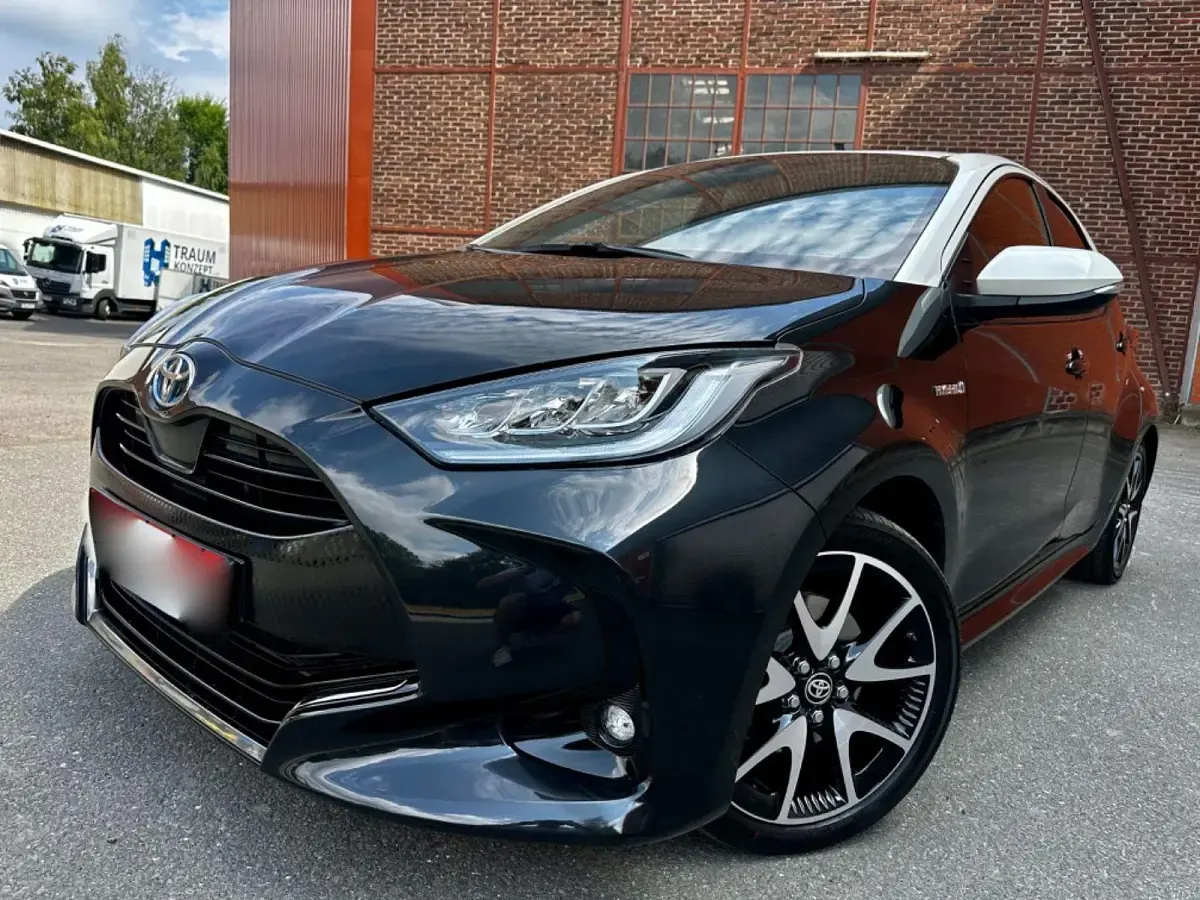 Gebraucht Toyota Yaris Hybrid Style 92 PS (67 kW) 2020 Schwarz Limousine