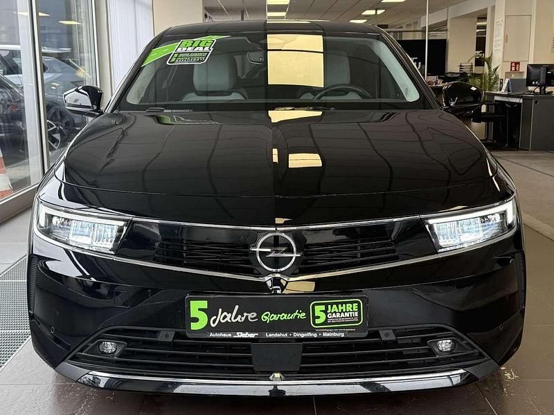 Gebraucht Opel Astra Elegance 181 PS (133 kW) 2022 Diamant schwarz/karbon schwarz Limousine