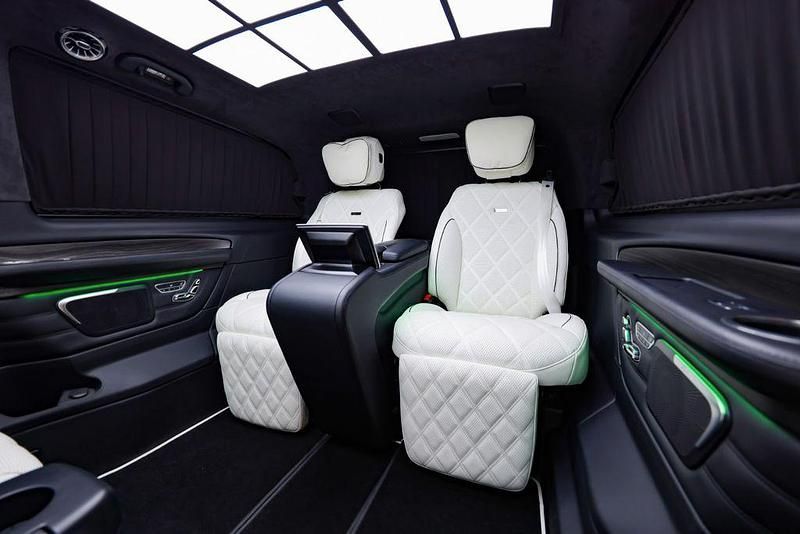 Gebraucht Mercedes V300 237 PS (174 kW) 2024 Schwarz Van / Kleinbus